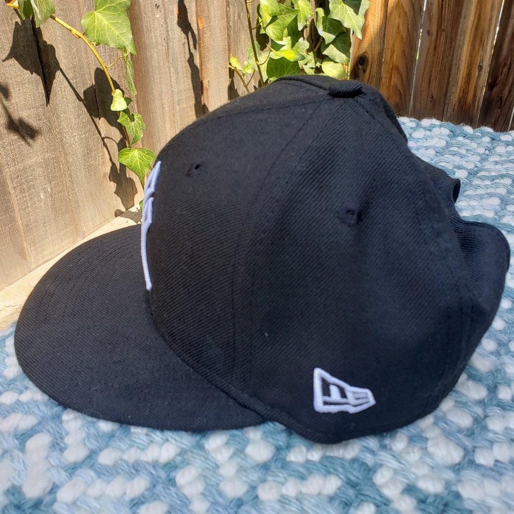 NEW ERA Black Glitter NY Snapback Hat! - Picture 12 of 16